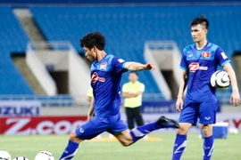 Công Phượng, Công Vinh luyện đá phạt để tuyển Việt Nam hạ Syria. (Ảnh: Minh Chiến/Vietnam+)