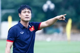 Hữu Thắng không tin vào khả năng tự tập luyện và gìn giữ thể trạng của cầu thủ Việt Nam. (Ảnh: Minh Chiến/Vietnam+)