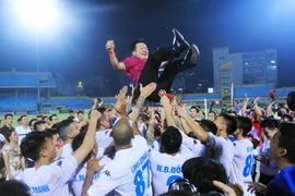 Thắng lợi 2-0 trước Thanh Hóa giúp Hà Nội T&T chính thức vô địch V-League với 50 điểm, xếp trên Hải Phòng do chêch lệch chỉ số phụ. (Ảnh: Hiếu Lương/Vietnam+)