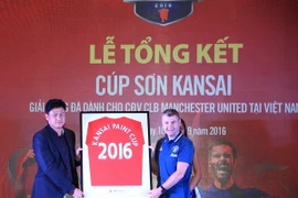 Denis Irwin từng nhiều lần tới Việt Nam trong quá khứ. (Ảnh: Minh Chiến/Vietnam+)