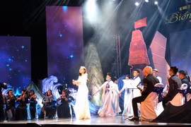 Chương trình nghệ thuật nhằm khơi dậy lòng tự hào dân tộc, tình yêu quê hương, yêu đất nước. (Ảnh: Minh Thu/Vietnam+)
