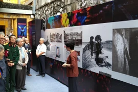 Nhiều đại biểu, cựu chiến binh tham dự lễ khai mạc ngày 23/11. (Ảnh: Minh Thu/Vietnam+)