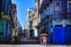 Đường phố ở La Habana, ảnh chụp của tác giả Nguyễn Việt Thanh.