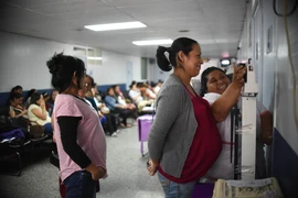 Phụ nữ mang thai kiểm tra sức khỏe tại Guatemala City. (Nguồn: AFP/TTXVN)