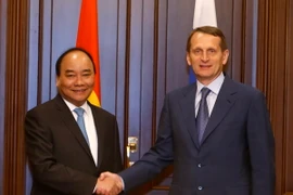 Thủ tướng Nguyễn Xuân Phúc hội kiến Chủ tịch Duma Quốc gia Nga Sergei Naryshkin. (Ảnh: Thống Nhất/TTXVN)