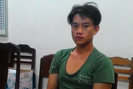 Đối tượng Lâm Tấn Lộc tại cơ quan điều tra. (Ảnh: Thanh Sang/TTXVN)