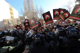 Quang cảnh cuộc biểu tình bên ngoài Đại sứ quán Saudi Arabia tại Tehran ngày 3/1. (Nguồn: AFP/TTXVN)