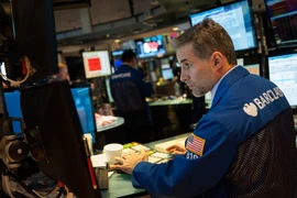 Giao dịch viên tại sàn giao dịch chứng khoán New York, Mỹ. (Nguồn: AFP/TTXVN)