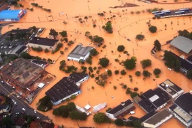 Cảnh ngập lụt tại Itapevi, ngoại ô Sao Paulo. (Nguồn: AFP/TTXVN)