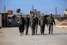 Binh sỹ Syria tuần tra tại thị trấn Tal Jabin, phía bắc thành phố Aleppo ngày 3/2 sau khi giành lại quyền kiểm soát thành phố này. (Nguồn: AFP/TTXVN)