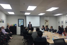 Đại sứ Nguyễn Việt Dũng phát biểu tại buổi tọa đàm. (Ảnh: Đại sứ quán Việt Nam tại New Zealand cung cấp)