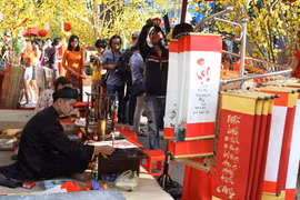 Xin chữ đầu năm. (Ảnh minh họa. Phương Vy/TTXVN)