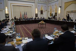 Ngoại trưởng Afghanistan Salahuddin Rabbani (giữa) chủ trì cuộc họp bốn bên tại Kabul. (Nguồn: AFP/TTXVN)