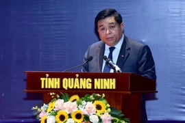 Bộ Trưởng Bộ Kế hoạch và Đầu tư Nguyễn Chí Dũng công bố Nghị quyết số 14 /NQ-CP. (Ảnh: Vietnam+)