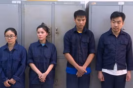 Bốn nguyên can là cán bộ công tác tại Đội thủ tục Hàng hóa Nhập khẩu, Chi cục Hải quan Chơn Thành, tỉnh Bình Phước. (Ảnh: Công an cung cấp)