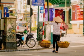 Tọa đàm về đổi mới thể chế kinh tế tại Việt Nam, hướng tới nước có thu nhập trung bình cao trước năm 2030, do Trường đại học Kinh tế Quốc dân tổ chức, ngày 1/3. (Ảnh: Vietnam+)