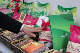 Chỉ số giá nhóm gạo tăng 4,41%. Báo cáo chỉ ra giá gạo trong nước nhích lên theo giá gạo xuất khẩu. (Ảnh: PV/Vietnam+)