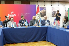 Thống đốc tỉnh Santa Fe Maximiliano Pullaro phát biểu tại diễn đàn. (Ảnh: Diệu Hương/TTXVN)