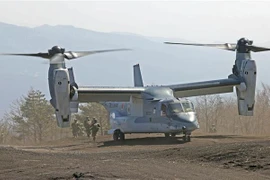 Trực thăng Osprey của Nhật Bản tham gia cuộc tập trận chung Mỹ-Nhật tại chân núi Fuji ngày 15/3. (Ảnh: Kyodo/TTXVN)