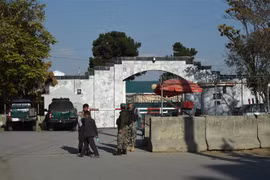 Quang cảnh bên ngoài Đại sứ quán Pakistan tại Kabul, Afghanistan. (Ảnh: AFP/ TTXVN)