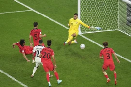 Hậu vệ Kim Young-Kwon (số 19) ghi bàn thắng cân bằng tỉ số 1-1 cho Hàn Quốc. (Ảnh: AFP/ TTXVN)