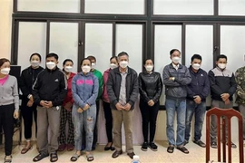 Các đối tượng liên quan đến hình thức đánh bạc bằng số lô, số đề. (Ảnh: TTXVN phát)