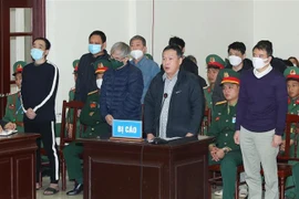 Các bị cáo tại phiên tòa ngày 27/12. (Ảnh: Trọng Đức/TTXVN)