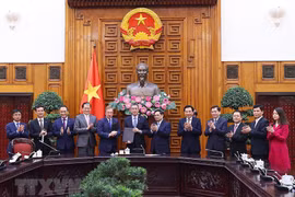 Thủ tướng Phạm Minh Chính chứng kiến trao Thỏa thuận hỗ trợ cho thuê tàu bay giữa Công ty Air Lease Corporation và Vietnam Airlines. (Ảnh: Dương Giang/TTXVN)