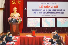 Bộ trưởng Bộ Giao thông Vận tải Nguyễn Văn Thể phát biểu tại hội nghị công bố quy hoạch kết cấu hạ tầng đường thủy nội địa thời kỳ 2021-2030, tầm nhìn đến năm 2050. (Ảnh: Việt Hùng/Vietnam+)