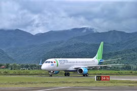 Dòng máy bay phản lực Embraer được Bamboo Airways khai thác tới Điện Biên trong thời gian tới. (Ảnh: CTV/Vietnam+)