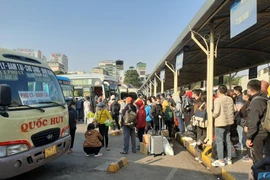 Các bến xe Hà Nội đã lên kế hoạch tăng cường phương tiện đáp ứng nhu cầu đi lại của người dân dịp nghỉ lễ 30/4 và 1/5. (Ảnh: Việt Hùng/Vietnam+)