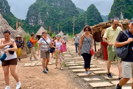 Du khách chọn Việt Nam cho những hành trình an toàn và nhiều khám phá văn hóa bản địa. (Ảnh: Xuân Mai/Vietnam+)
