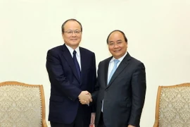Thủ tướng Nguyễn Xuân Phúc tiếp ông Takehiko Kakiuchi, Chủ tịch kiêm Tổng giám đốc Tập đoàn Mitsubishi (Nhật Bản). (Ảnh: Thống Nhất/TTXVN)