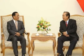 Phó Thủ tướng Thường trực Chính phủ Trương Hòa Bình tiếp Bộ trưởng Bộ các vấn đề Biên giới Myanmar Ye Aung. (Ảnh: Doãn Tấn/TTXVN)