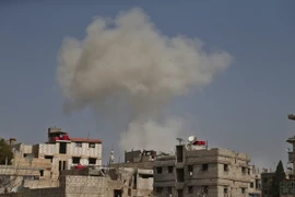 Khói bốc lên sau các cuộc giao tranh ở Đông Ghouta, Syria ngày 6/3. (Nguồn: AFP/TTXVN)