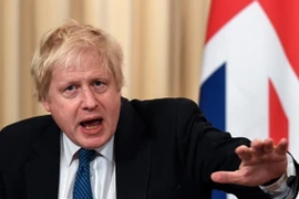 Ngoại trưởng Anh Boris Johnson phát biểu họp báo tại Moskva, Nga. (Nguồn: AFP/TTXVN)