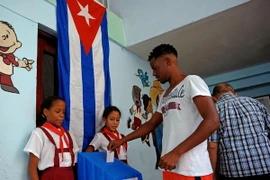 Cử tri Cuba bỏ phiếu tại điểm bầu cử địa phương và Quốc hội vòng 1 ở Havana ngày 26/11/2017. (Nguồn: AFP/ TTXVN)