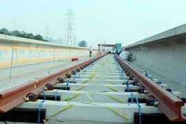 Hệ thống ray đầu tiên được lắp đặt trên tuyến Metro số 1 Bến Thành-Suối Tiên. (Ảnh: Mạnh Linh/TTXVN)