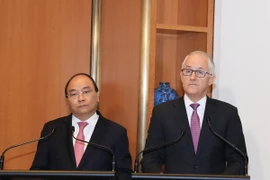 Thủ tướng Nguyễn Xuân Phúc và Thủ tướng Australia Malcolm Turnbull gặp gỡ báo chí sau Lễ đón chính thức và hội đàm. (Ảnh: Thống Nhất/TTXVN)