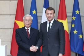 Tổng Bí thư Nguyễn Phú Trọng và Tổng thống Cộng hòa Pháp Emmanuel Macron. (Ảnh: Trí Dũng/TTXVN)