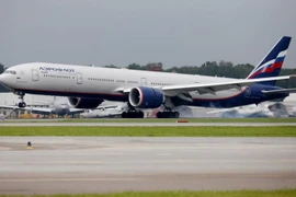 Máy bay Aeroflot Boeing 777-300ER hạ cánh tại sân bay quốc tế Sheremetyevo ở ngoại ô Moskva (Nga) ngày 7/7/2015. (Nguồn: REUTERS/ TTXVN)