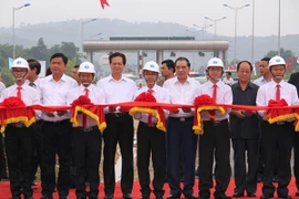 Thủ tướng phát lệnh thông xe đường cao tốc dài nhất Việt Nam