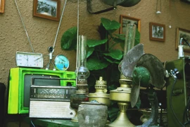 [Photo] Bộ sưu tập kỷ vật thời chiến tại quán Cafe Đó ở Hà Nội