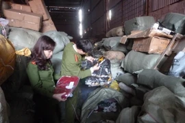 Bắt giữ gần hai mươi tấn hàng nhập lậu từ Quảng Ninh về Hà Nội 