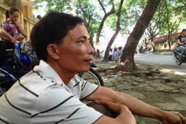 Phụ huynh căng mình cùng sỹ tử ngày đầu tiên thi đại học 