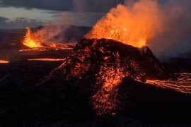 Núi lửa Sundhnuks trên Bán đảo Reykjanes, Tây Nam Iceland phun trào ngày 2/6/2024. (Ảnh: Getty Images/TTXVN)
