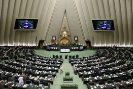 Toàn cảnh một phiên họp Quốc hội Iran ở Tehran. (Ảnh: AFP/TTXVN)