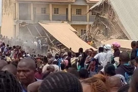 Hiện trường vụ sập tòa nhà hai tầng nằm trong khuôn viên Học viện Saint tại bang Plateau, miền Trung Nigeria ngày 12/7/2024. (Ảnh: Intel Region/TTXVN)