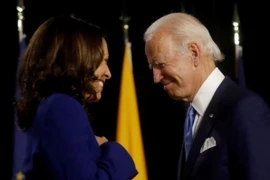 Ông Joe Biden (phải) và bà Kamala Harris liên danh trong cuộc vận động tranh cử Tổng thống Mỹ 2020 ở Wilmington, Delaware, ngày 12/8/2020. (Ảnh: Reuters/TTXVN)