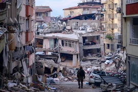 Các tòa nhà bị phá hủy sau động đất tại Hatay (Thổ Nhĩ Kỳ), ngày 12/2/2023. (Ảnh: AFP/TTXVN)